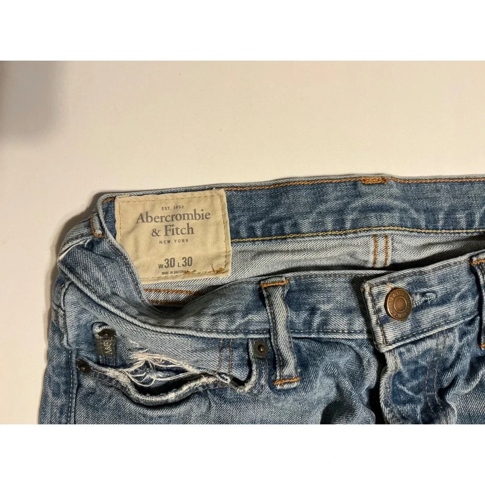 Abercrombie Fitch Mens Jeans Straight Fit‎ Distressed Med Wash 30x30 fits 28x28